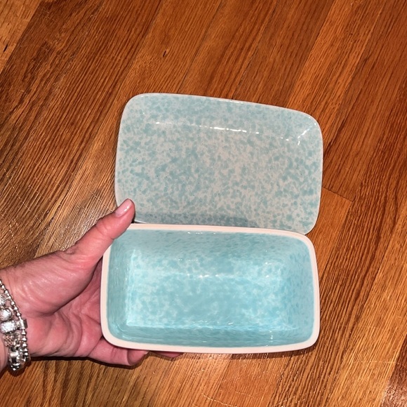 Natural Elements Robin’s Egg blue color, ceramic covered butter dish - Picture 3 of 6